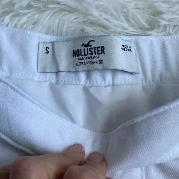 Hollister ultra high rise white pleated skirt. Size Small. - Picture 2 of 5